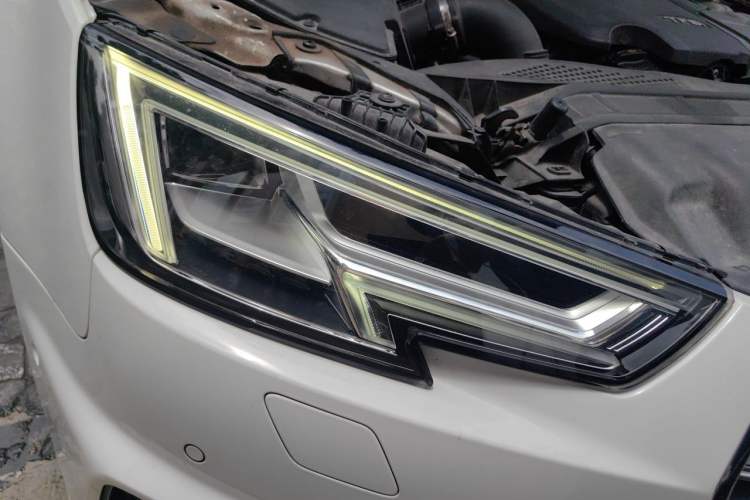 Used Audi A4L 2019 40 TFSI Fashion Version China V Right Front Headlight