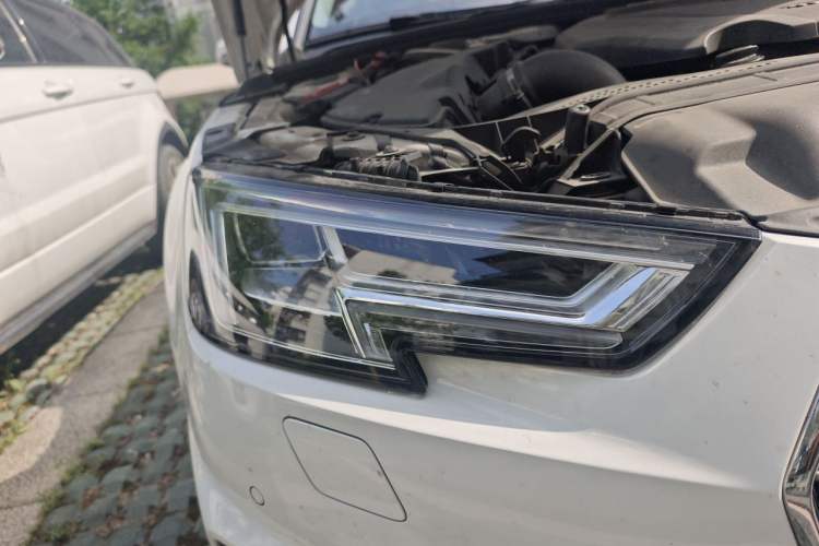 Used Audi A4L 2019 40 TFSI Fashion Edition China VI Emission Standard Right Front Headlight