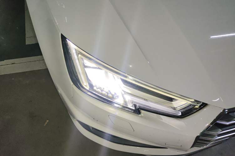 Used Audi A4L 2019 40 TFSI Fashion Edition China VI Emission Standard Right Front Headlight