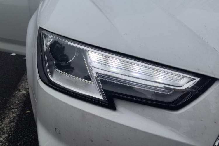 Used Audi A4L 2019 40 TFSI Fashion Version China V Right Front Headlight