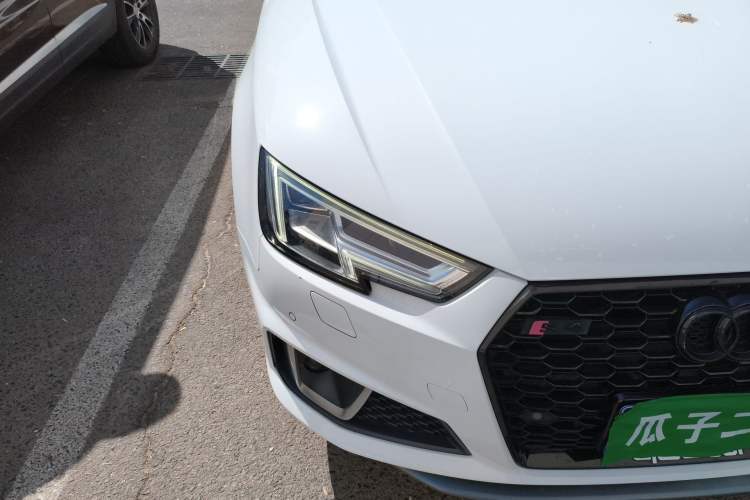 Used Audi A4L 2019 40 TFSI Fashion Edition China VI Emission Standard Right Front Headlight