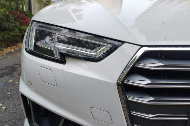 Used Audi A4L 2019 40 TFSI Fashion Version China V Right Front Headlight