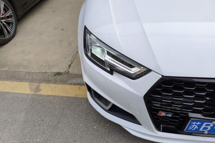 Used Audi A4L 2019 40 TFSI Fashion Version China V Right Front Headlight