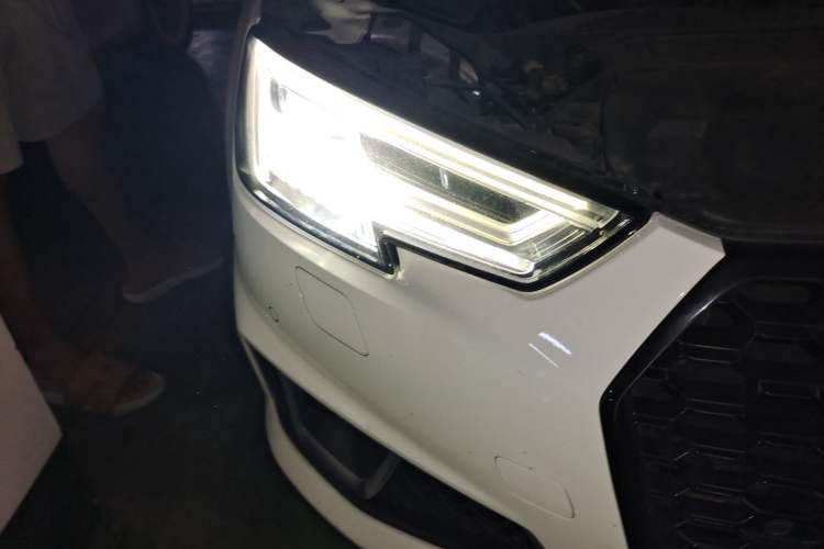 Used Audi A4L 2019 40 TFSI Fashion Edition China VI Emission Standard Right Front Headlight