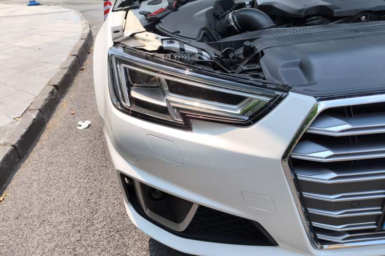 Used Audi A4L 2019 40 TFSI Fashion Edition China VI Emission Standard Right Front Headlight