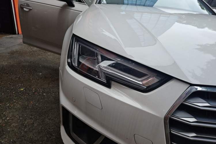 Used Audi A4L 2019 40 TFSI Fashion Version China V Right Front Headlight