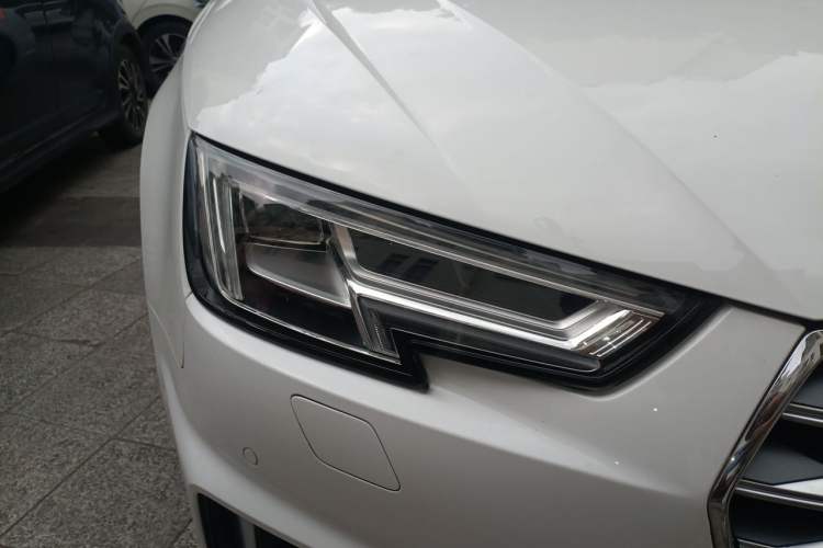 Used Audi A4L 2019 40 TFSI Fashion Edition China VI Emission Standard Right Front Headlight