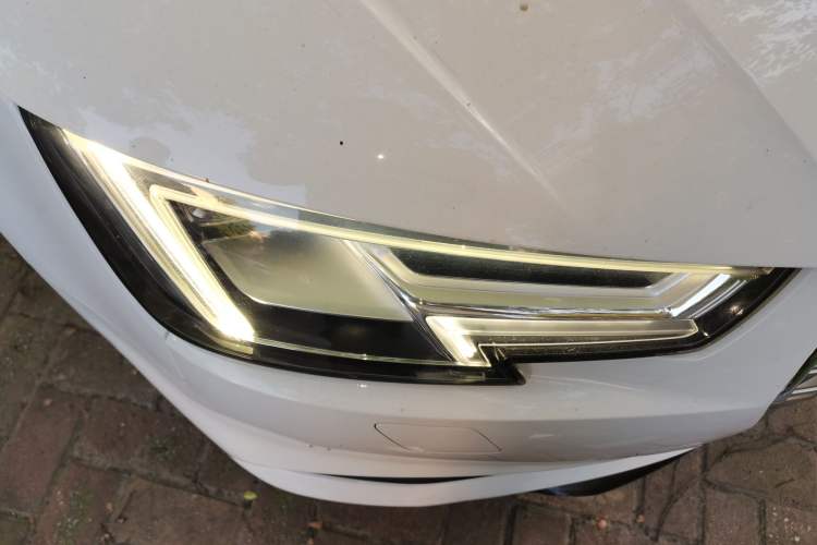 Used Audi A4L 2019 40 TFSI Fashion Version China V Right Front Headlight