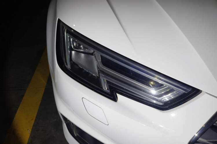 Used Audi A4L 2019 40 TFSI Fashion Version China V Right Front Headlight