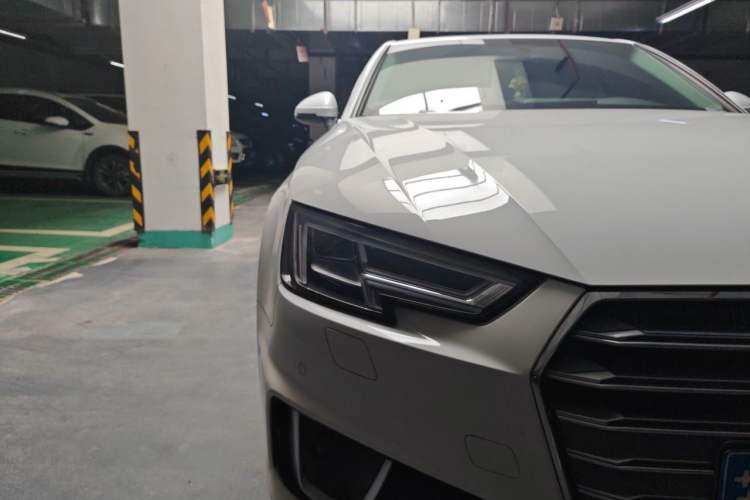 Used Audi A4L 2019 40 TFSI Fashion Version China V Right Front Headlight