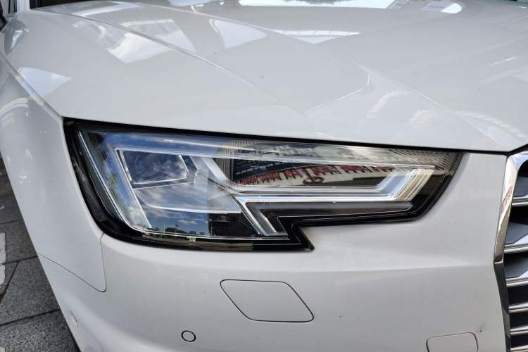 Used Audi A4L 2019 40 TFSI Fashion Edition China VI Emission Standard Right Front Headlight