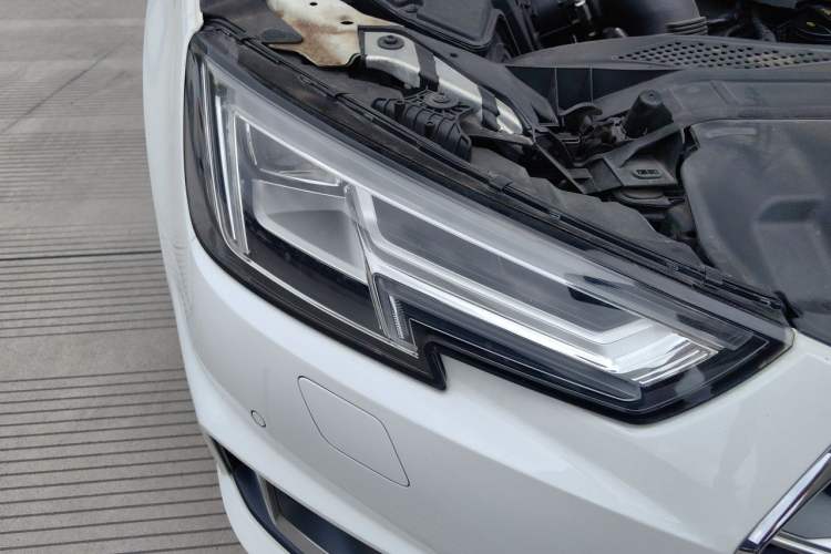 Used Audi A4L 2019 40 TFSI Fashion Edition China VI Emission Standard Right Front Headlight