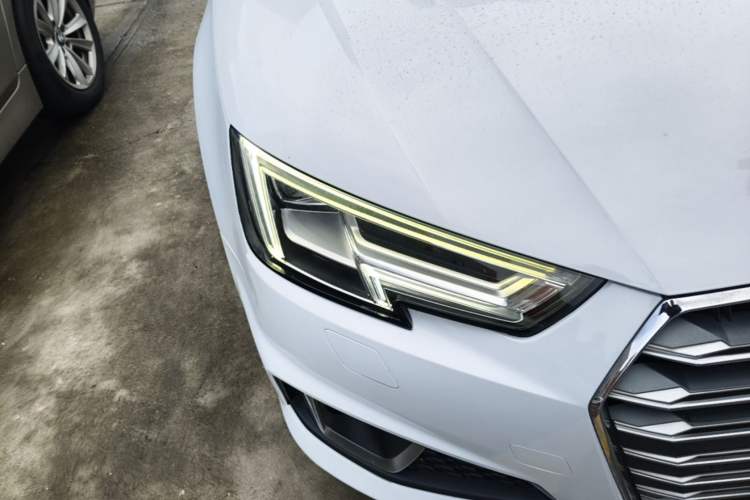 Used Audi A4L 2019 40 TFSI Fashion Edition China VI Emission Standard Right Front Headlight