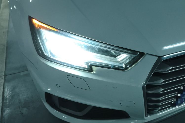 Used Audi A4L 2019 40 TFSI Fashion Edition China VI Emission Standard Right Front Headlight