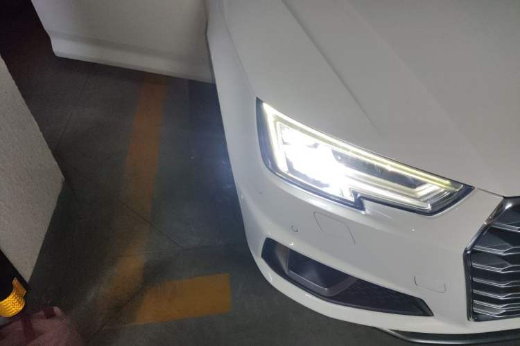 Used Audi A4L 2019 40 TFSI Fashion Edition China VI Emission Standard Right Front Headlight