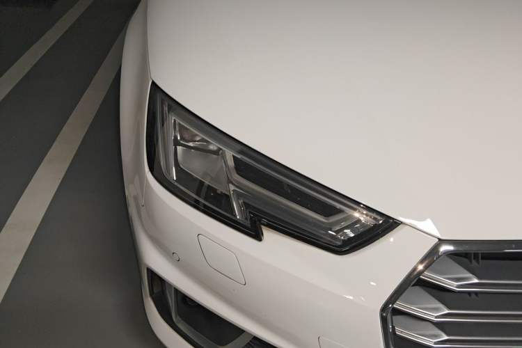 Used Audi A4L 2019 40 TFSI Fashion Edition China VI Emission Standard Right Front Headlight
