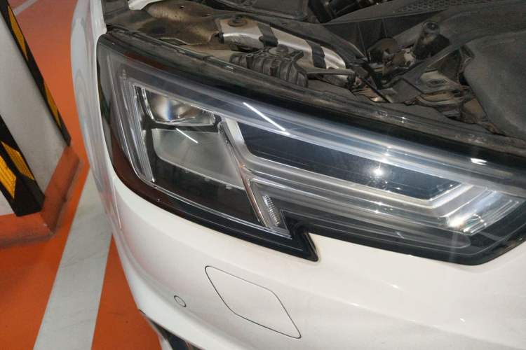 Used Audi A4L 2019 40 TFSI Fashion Edition China VI Emission Standard Right Front Headlight