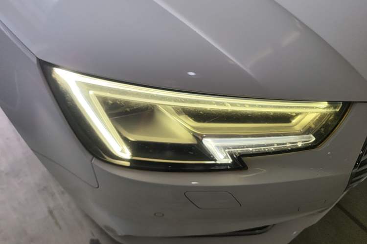 Used Audi A4L 2019 40 TFSI Ambition China VI Right Front Headlight