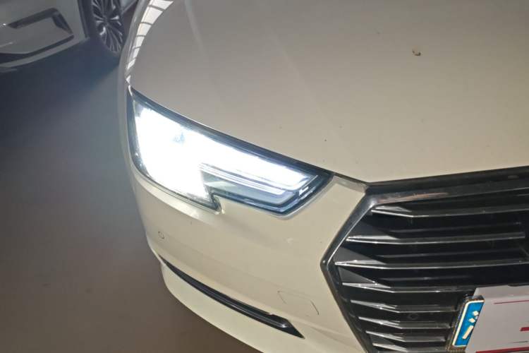 Used Audi A4L 2019 40 TFSI Fashion Edition China VI Emission Standard Right Front Headlight