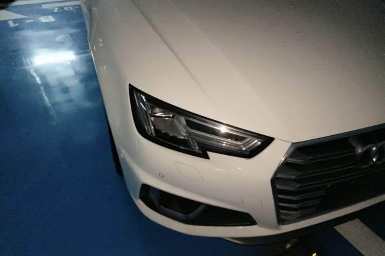 Used Audi A4L 2019 40 TFSI Fashion Edition China VI Emission Standard Right Front Headlight