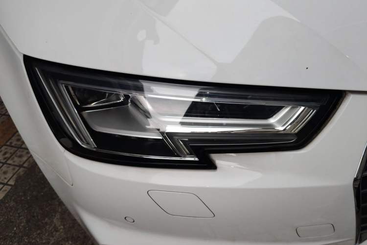 Used Audi A4L 2019 40 TFSI Ambition Version China V Right Front Headlight
