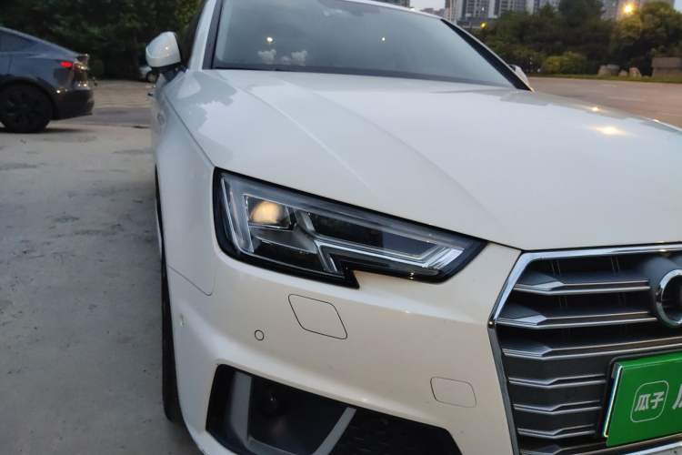 Used Audi A4L 2019 40 TFSI Fashion Edition China VI Emission Standard Right Front Headlight