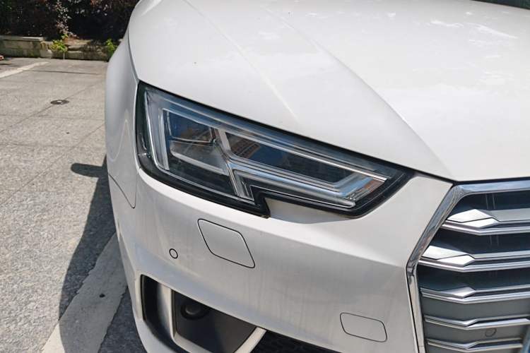Used Audi A4L 2019 40 TFSI Fashion Edition China VI Emission Standard Right Front Headlight