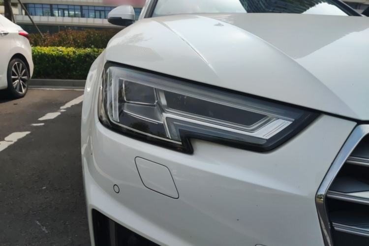 Used Audi A4L 2019 40 TFSI Fashion Edition China VI Emission Standard Right Front Headlight