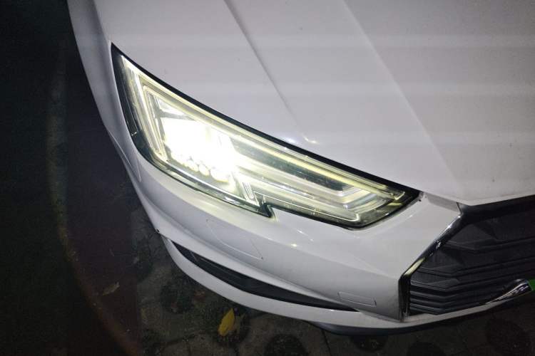 Used Audi A4L 2019 40 TFSI Fashion Edition China VI Emission Standard Right Front Headlight