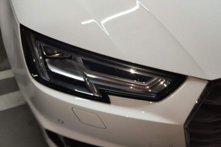 Used Audi A4L 2019 40 TFSI Fashion Edition China VI Emission Standard Right Front Headlight