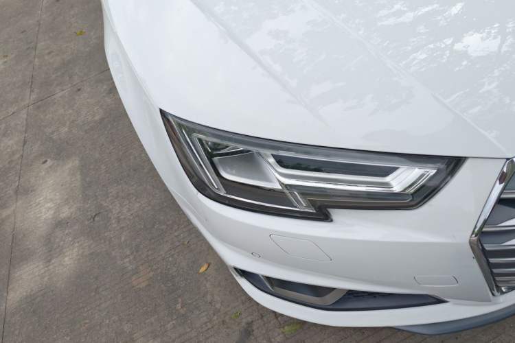 Used Audi A4L 2019 40 TFSI Fashion Edition China VI Emission Standard Right Front Headlight