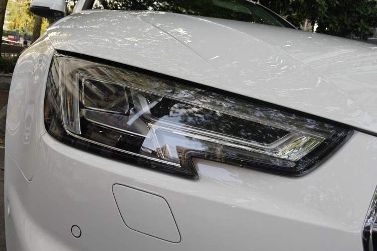 Used Audi A4L 2019 40 TFSI Fashion Edition China VI Emission Standard Right Front Headlight