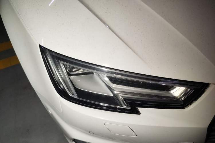 Used Audi A4L 2019 40 TFSI Fashion Edition China VI Emission Standard Right Front Headlight