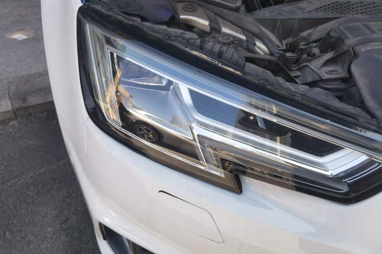 Used Audi A4L 2019 40 TFSI Fashion Edition China VI Emission Standard Right Front Headlight