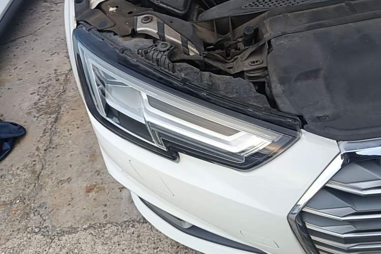 Used Audi A4L 2019 40 TFSI Fashion Edition China VI Emission Standard Right Front Headlight