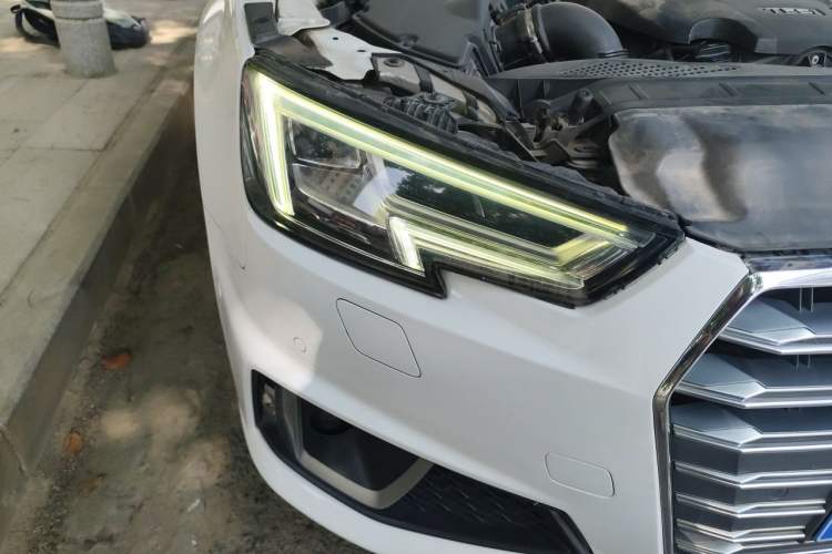 Used Audi A4L 2019 40 TFSI Fashion Version China V Right Front Headlight