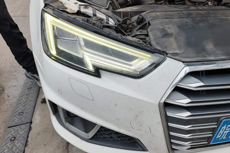 Used Audi A4L 2019 40 TFSI Fashion Edition China VI Emission Standard Right Front Headlight
