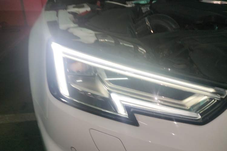 Used Audi A4L 2019 40 TFSI Fashion Edition China VI Emission Standard Right Front Headlight
