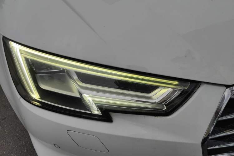Used Audi A4L 2019 40 TFSI Ambition China VI Right Front Headlight