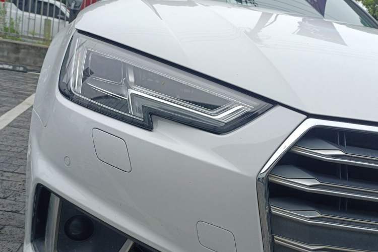 Used Audi A4L 2019 40 TFSI Fashion Edition China VI Emission Standard Right Front Headlight