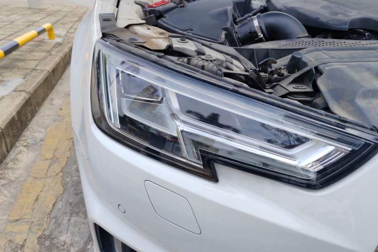 Used Audi A4L 2019 40 TFSI Fashion Edition China VI Emission Standard Right Front Headlight