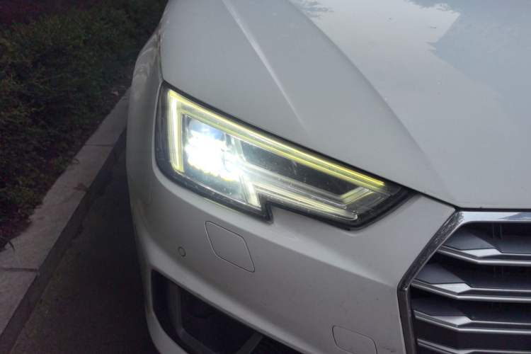 Used Audi A4L 2019 40 TFSI Fashion Version China V Right Front Headlight