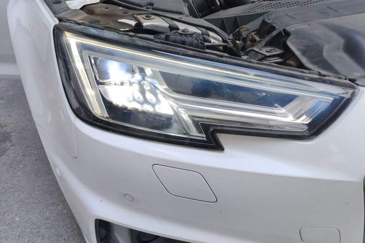 Used Audi A4L 2019 40 TFSI Fashion Edition China VI Emission Standard Right Front Headlight