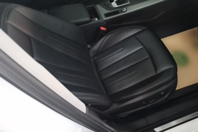 Used Audi A4L 2019 40 TFSI Ambition China VI Right Front Seat