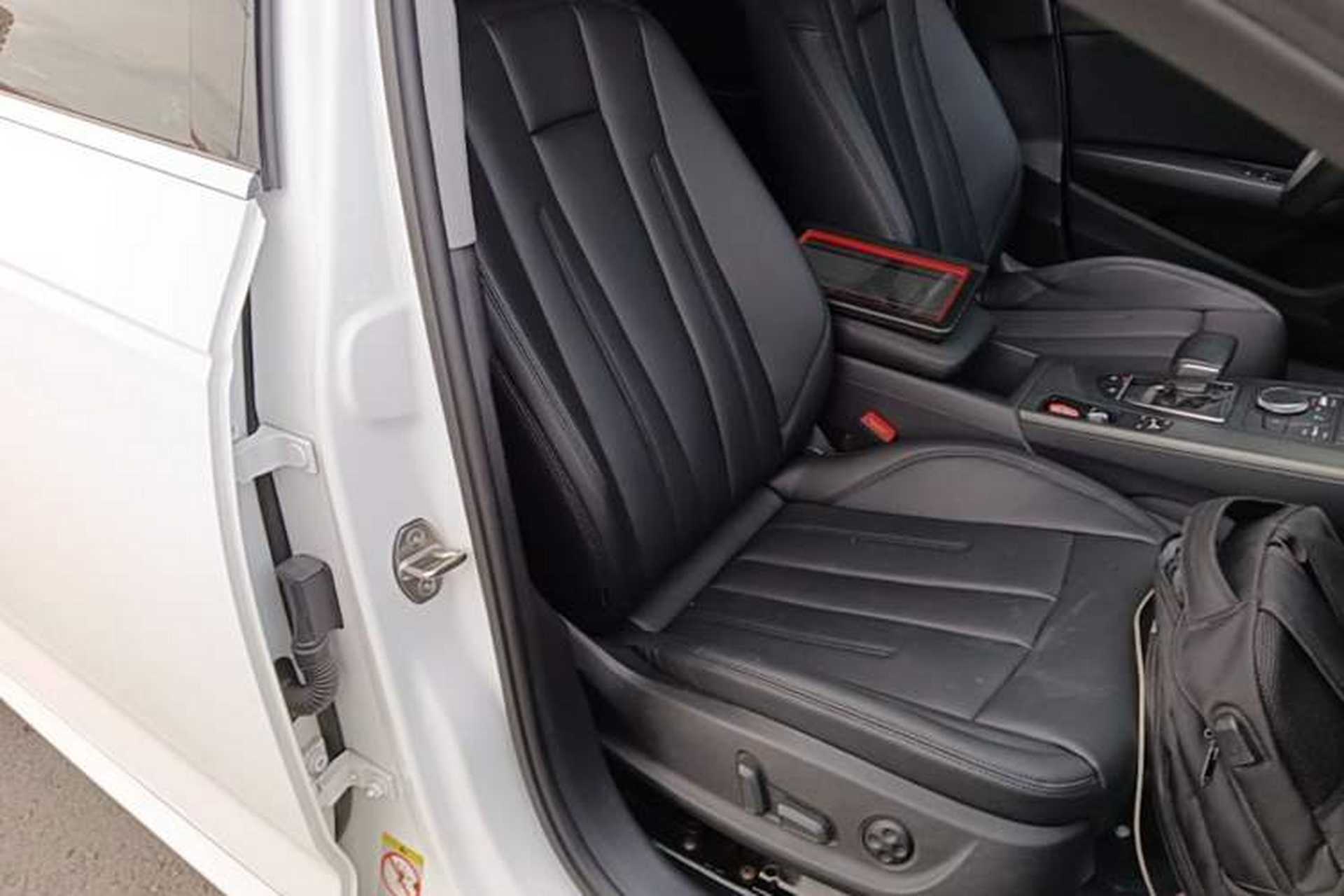 Used Audi A4L 2019 40 TFSI Ambition China VI Right Front Seat