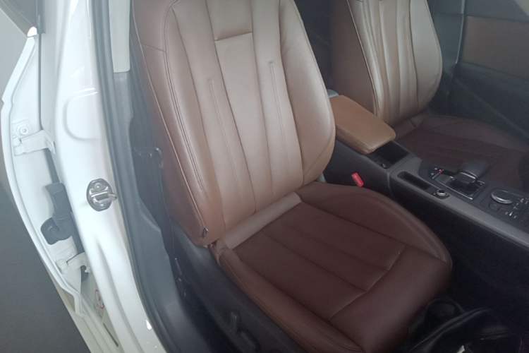 Used Audi A4L 2019 40 TFSI Ambition China VI Right Front Seat