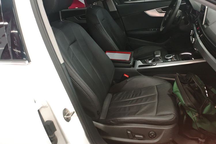 Used Audi A4L 2019 40 TFSI Fashion Edition China VI Emission Standard Right Front Seat