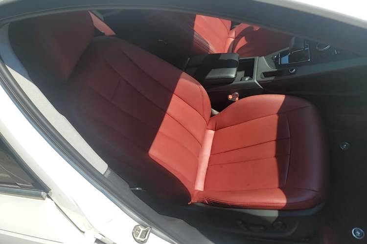 Used Audi A4L 2019 40 TFSI Ambition China VI Right Front Seat