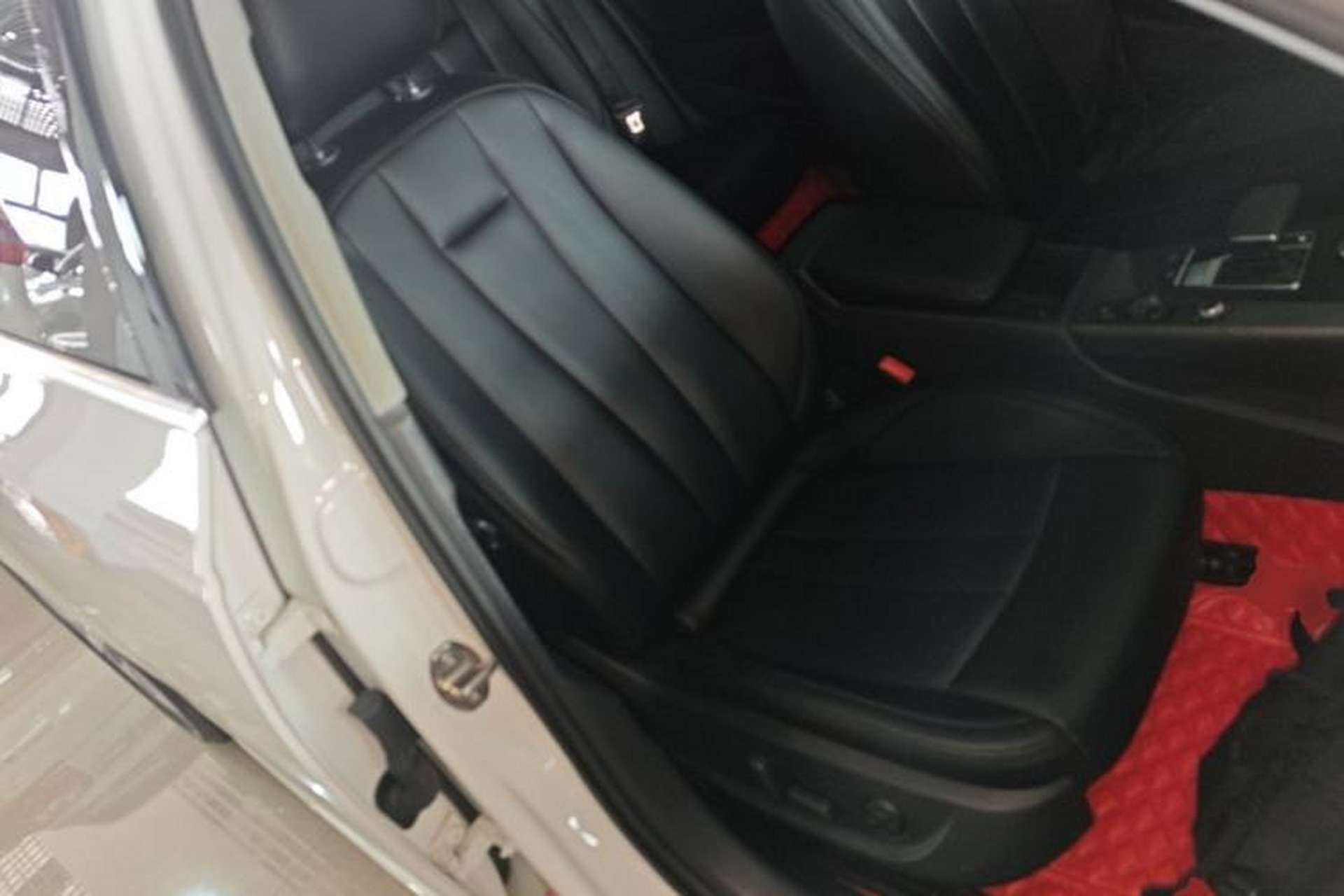Used Audi A4L 2019 40 TFSI Ambition China VI Right Front Seat
