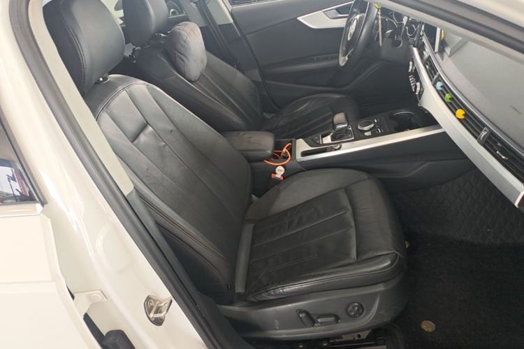 Used Audi A4L 2019 40 TFSI Fashion Edition China VI Emission Standard Right Front Seat
